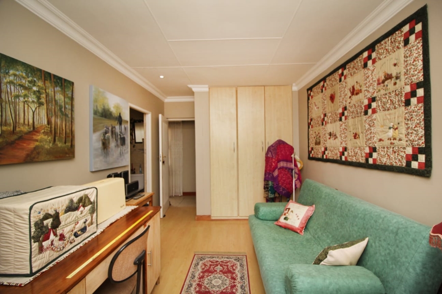 5 Bedroom Property for Sale in Village On Sea Western Cape